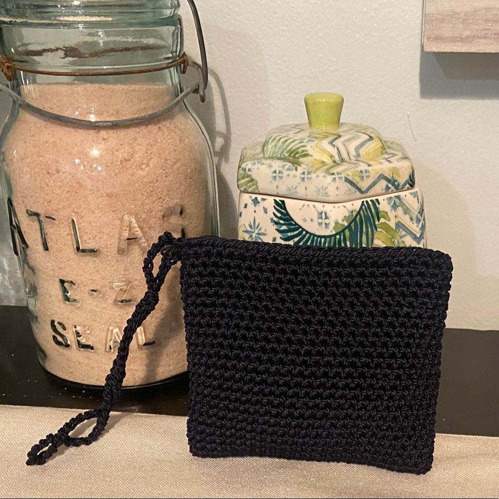 ♥️ Navy Wristlet - Picture 5 of 7
